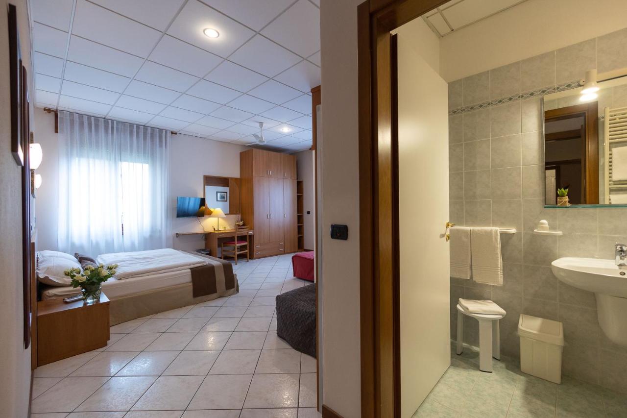 La Mimosa Lazise Hotel Eksteriør billede