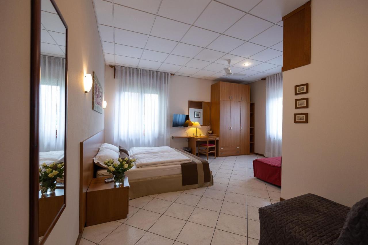 La Mimosa Lazise Hotel Eksteriør billede